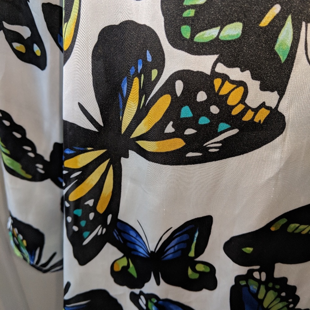 Butterfly Patterned Blouse - Picture 2 of 6